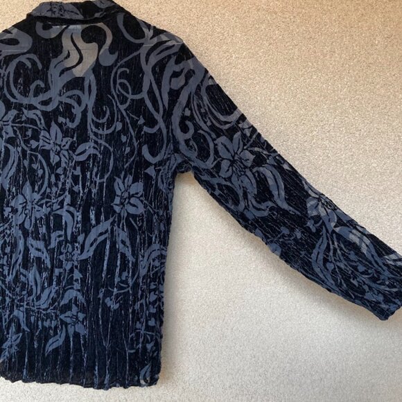 CHICOS | Black Floral Burnout Velvet Crinkle Button Down 3/4 Sleeve Blouse Top - Picture 8 of 15